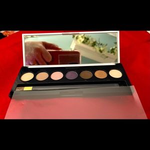 New Estée Lauder Lisa Perry eye shadow palette